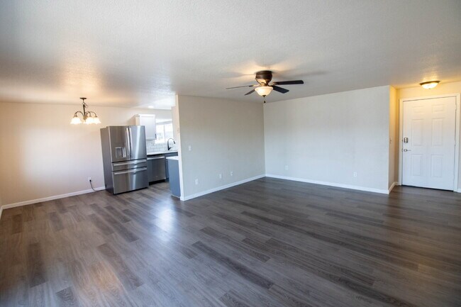 Foto del edificio - MOVE IN SPECIAL IF YOU SIGN LEASE BY 4/15/2026!!!!!!! Newly Updated 3/2 Home in SW Redmond