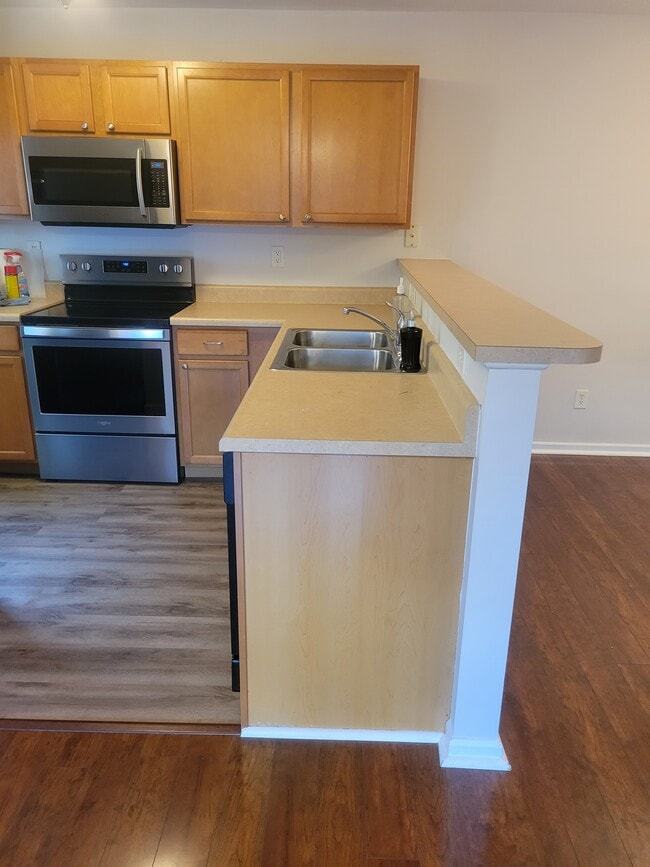 2480 Lampong Dr Unit 100C, Saint Louis, MO 63125 Condo for Rent in