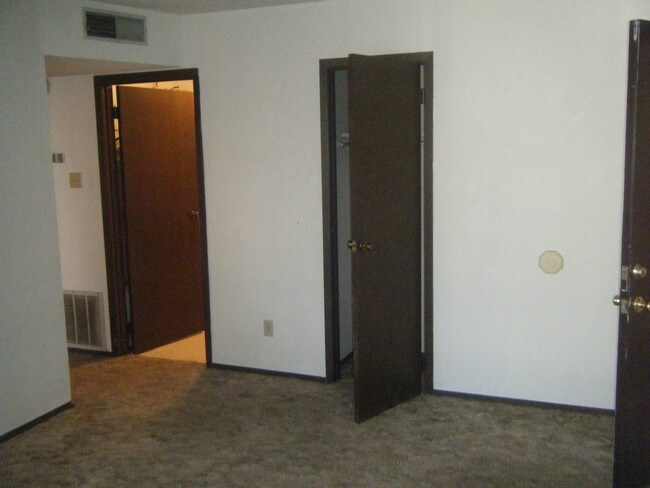 Building Photo - 2303 N Grand Ave