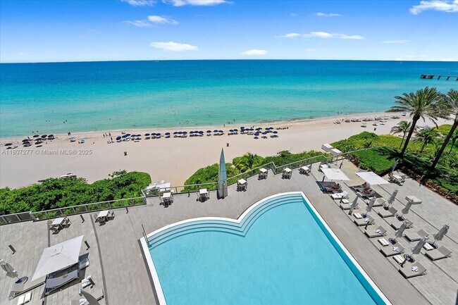 Foto del edificio - 17121 Collins Ave