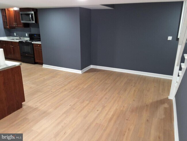 Foto del edificio - 5011 Woodland Blvd