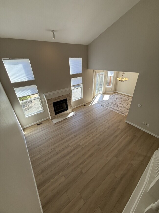 Foto del edificio - AMAZING Home in Quiet Community Available ...