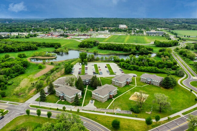 Building Photo - The Quarters