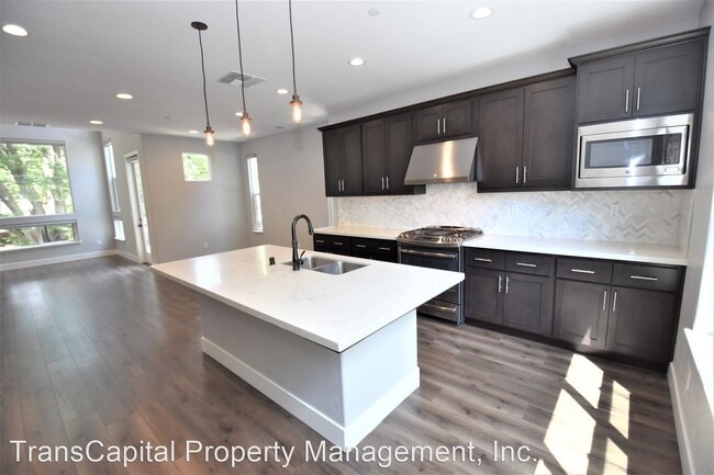 Foto del edificio - 3 br, 3.5 bath House - 401 10th Street