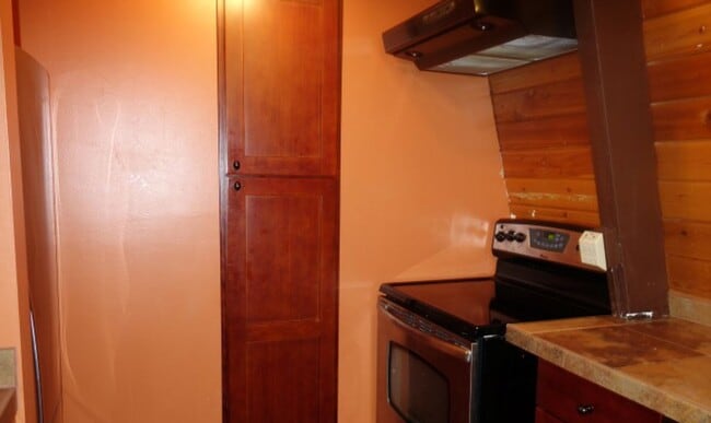 Foto del edificio - 2 Story 2 Bedroom 1 3/4 Bath Chalet Style ...