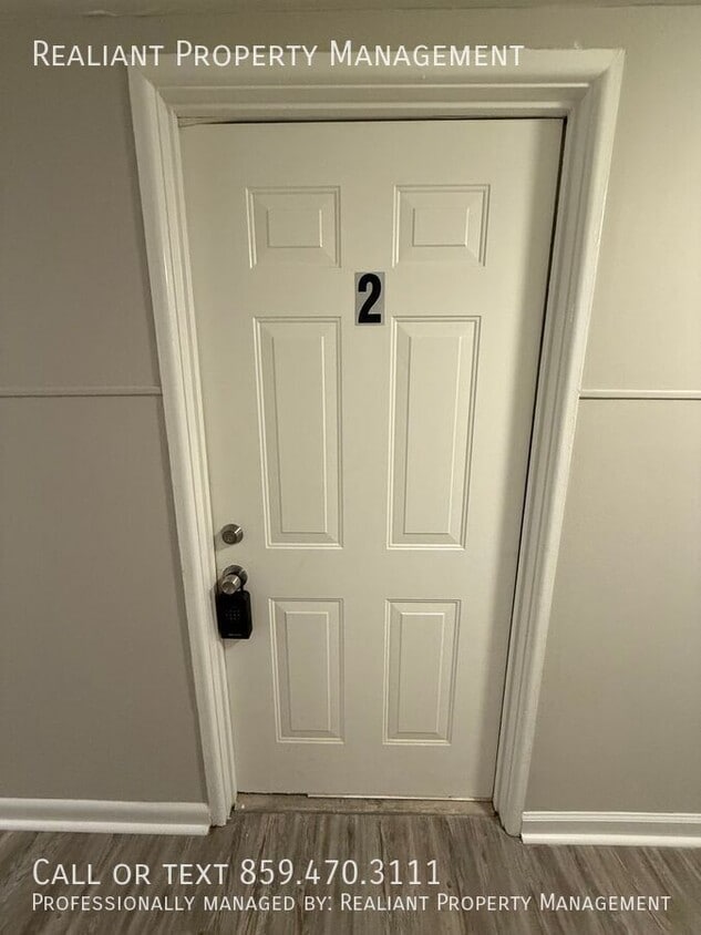 Photo - 2082 Fairmont Court-2