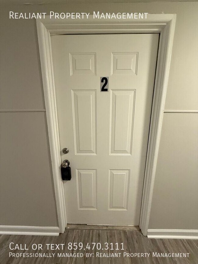 Building Photo - 2082 Fairmont Ct