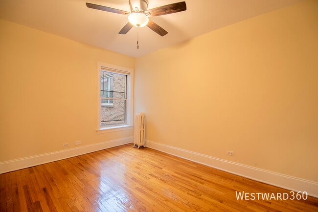 Building Photo - 7648 N Greenview Ave