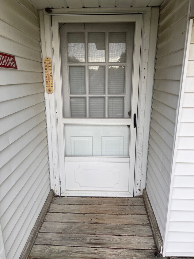 Primary Photo - 413 E Main St