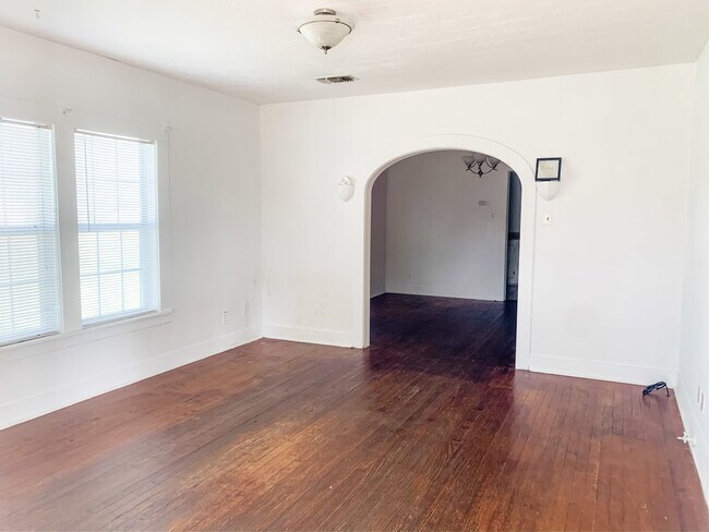 Building Photo - 222 E Gulf