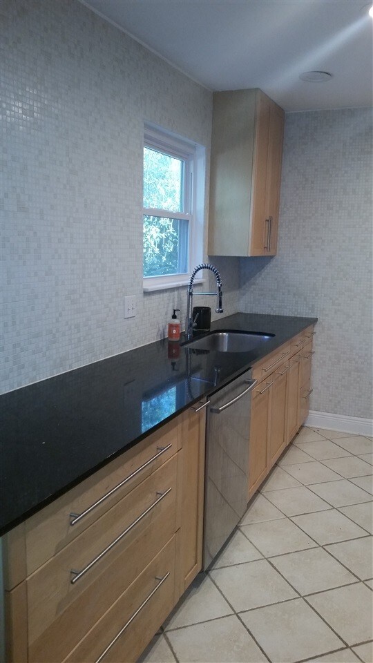 Foto del edificio - 3205 Woodhill Dr