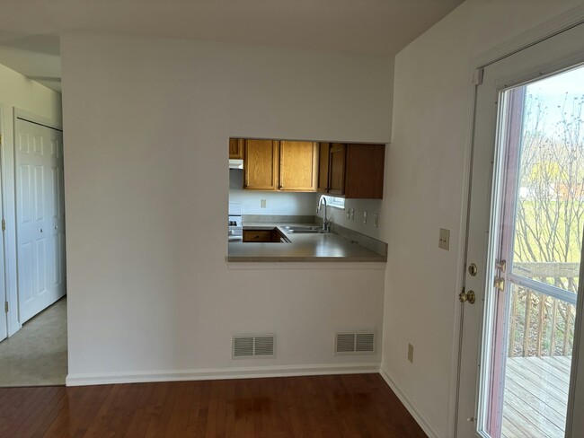 Foto del edificio - 103 Glen Combe Cir