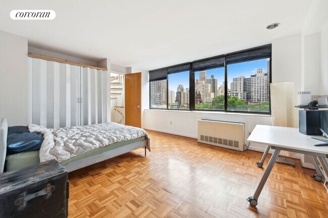 Foto del edificio - 300 E 90th St