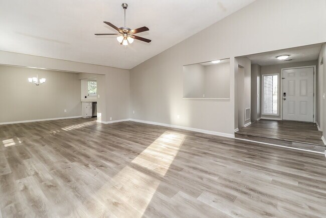 Foto del edificio - 4795 Jamerson Forest Cir
