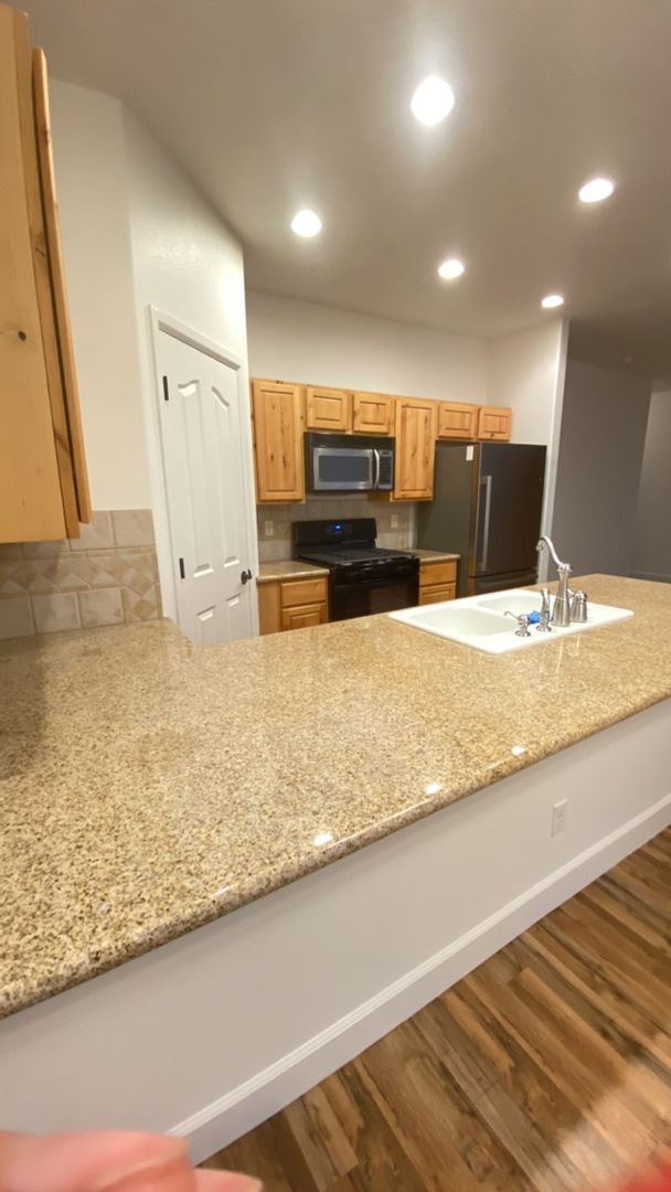 Building Photo - Beautiful Lake Forest Townhomes