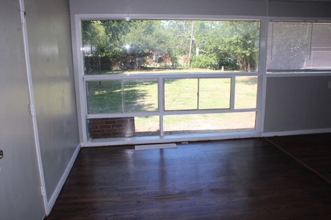 Building Photo - In the Heart of Midwest City