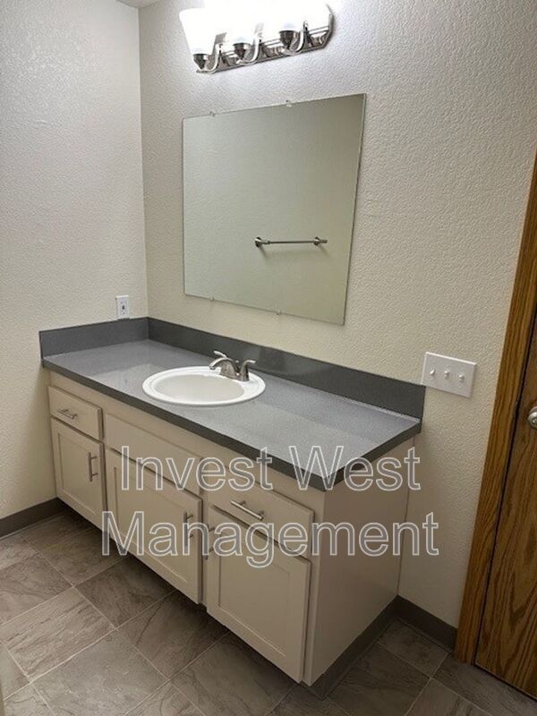 Foto del edificio - 1845 Kingsley Rd