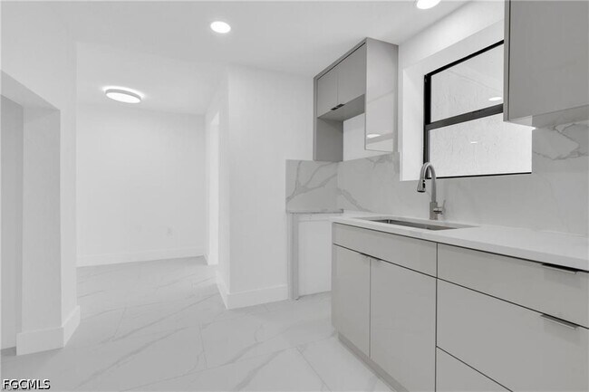 Building Photo - 356 New York Dr