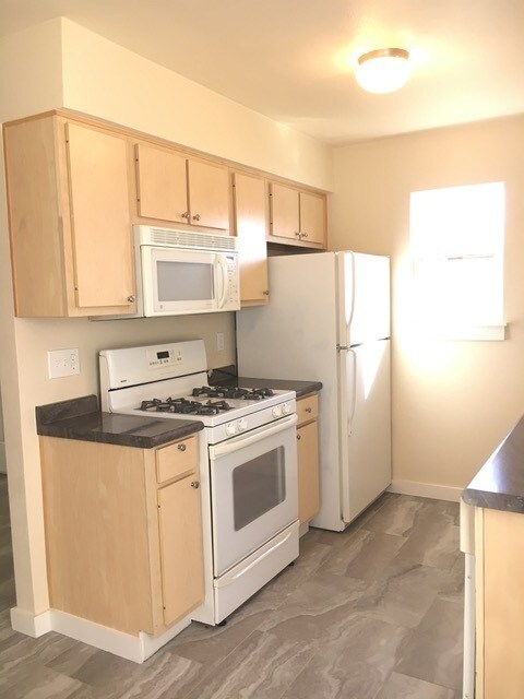 Kitchen (stainless fridge in Unit) - 5802 Tracy Lynn Ln