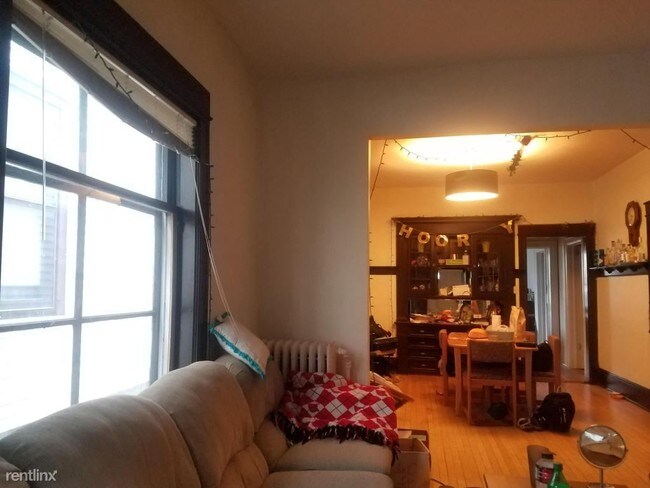 Building Photo - 4 br, 1 bath Apartment - 2729 N Murray Ave