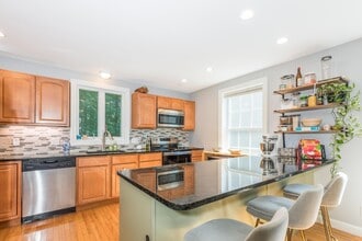 Building Photo - 12 Woodside Dr