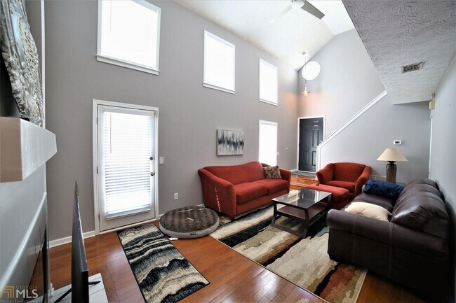 Foto del edificio - 1015 Braesridge Way