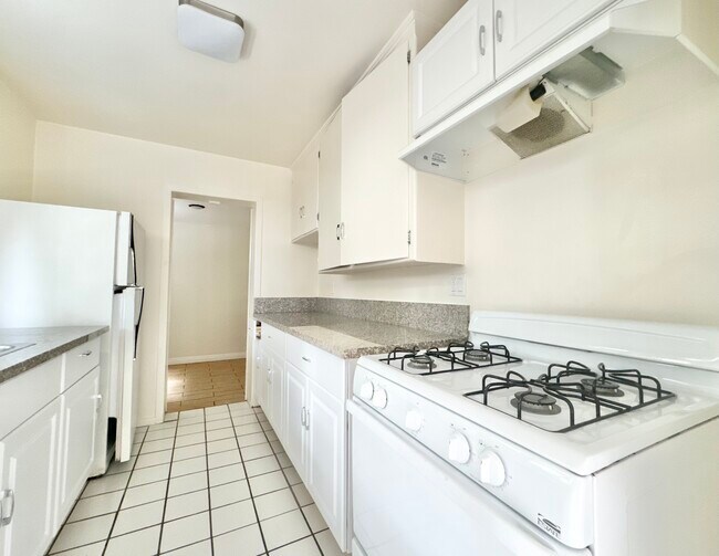 Foto del edificio - 418 Vernon Ave