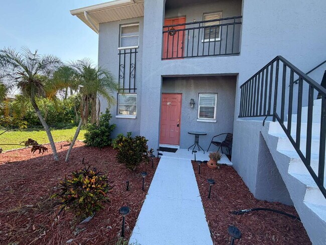 Building Photo - 2-bedroom, 2-bathroom residence located in Punta Gorda Isles