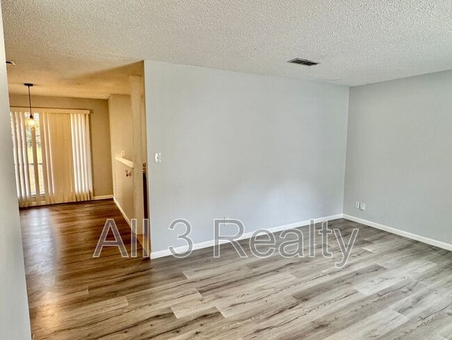 Foto del edificio - 4446 Wimbledon Rd