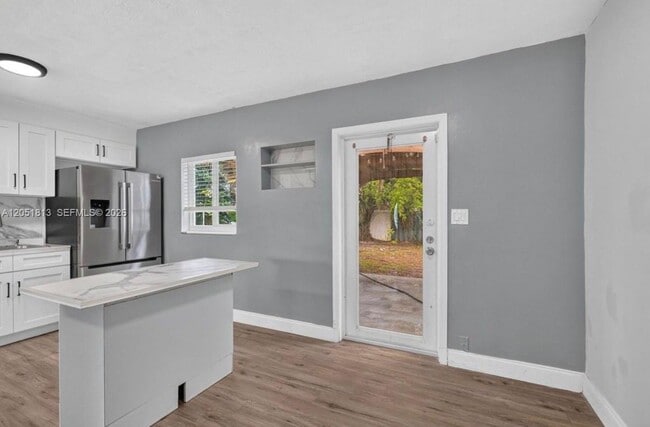 Foto del edificio - 540 NE 61st St