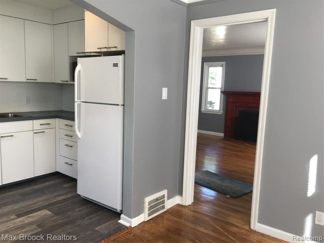 Building Photo - 2355 Mahan St