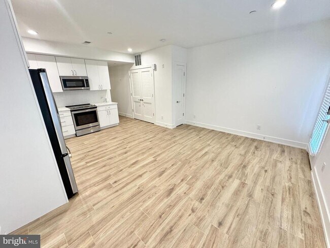 Foto del edificio - 2217 40th Pl NW