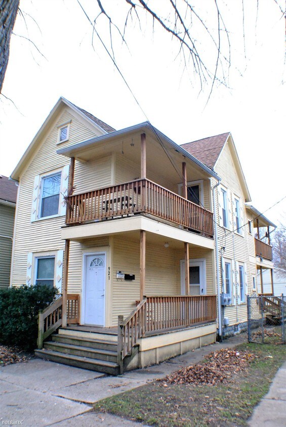 Primary Photo - 921 Davis Ave NW