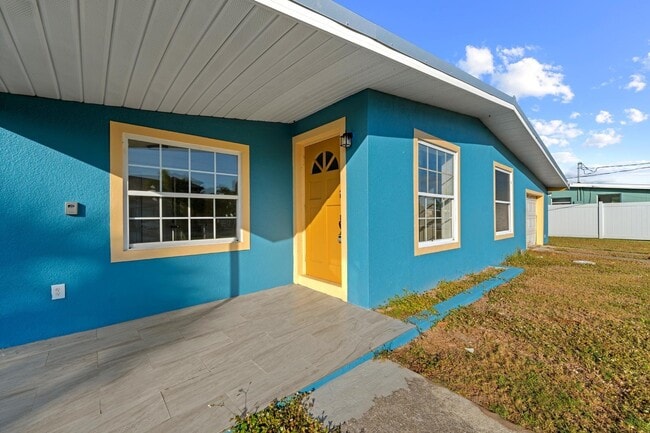 Foto del edificio - 585 Lindley Terrace