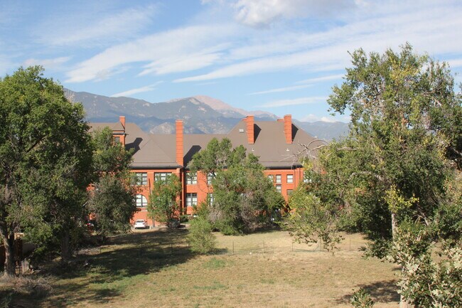 Vista desde el balcón delantero - 833 S Weber St