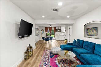 Building Photo - 5803 Farwell Dr