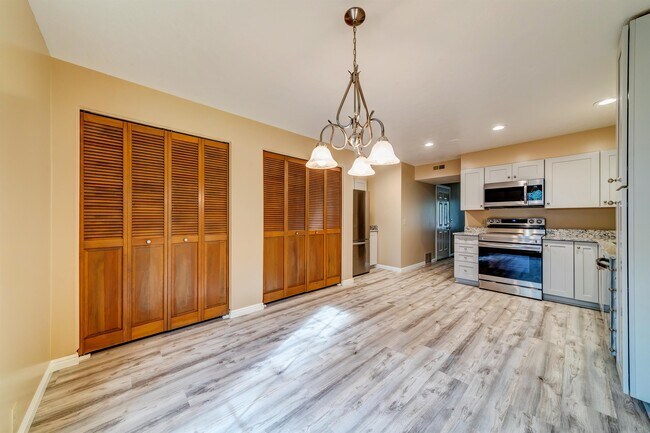 Building Photo - 6892-6670 670 E