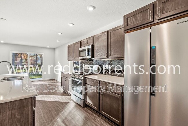 Building Photo - 6903 Oakdale Ln