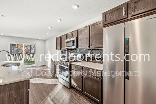 Foto del edificio - 6903 Oakdale Ln