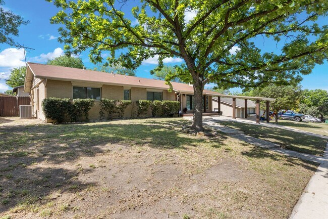 Foto del edificio - 3-BEDROOM IN CROWNHILL ACRES, ALAMO HEIGHT...
