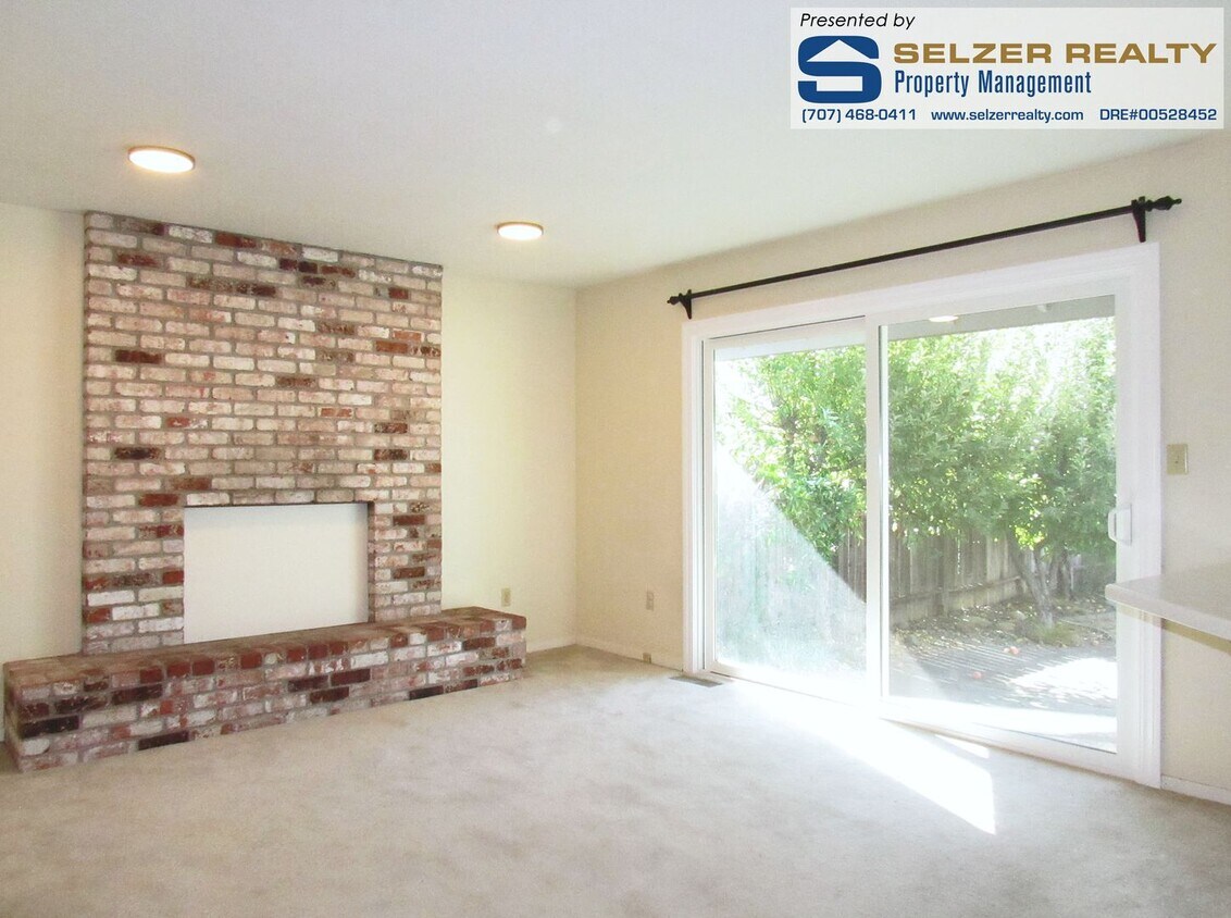 Building Photo - Well-equipped 3 bd. home near parks, schoo...