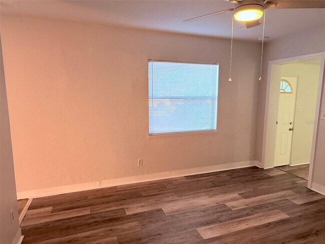 Foto del edificio - 1544 77th Ave N