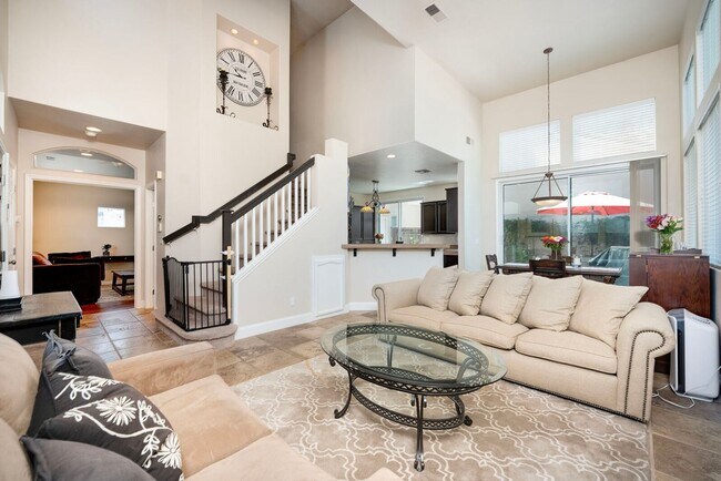 Foto del edificio - 213 Pacific Oak Ct