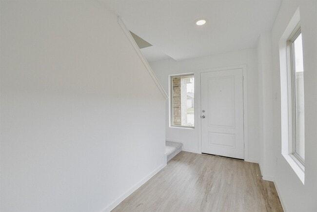 Building Photo - 18546 Cepagatti Dr