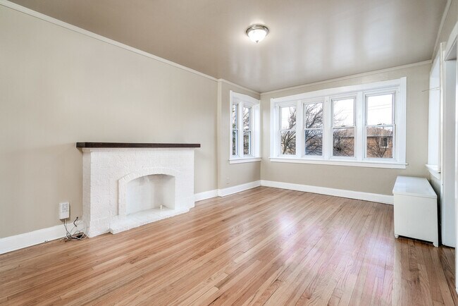 Foto del edificio - 5735 W Montrose Ave