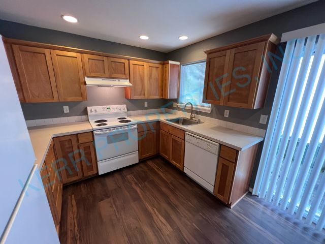 Foto del edificio - 11857 SE Pine St
