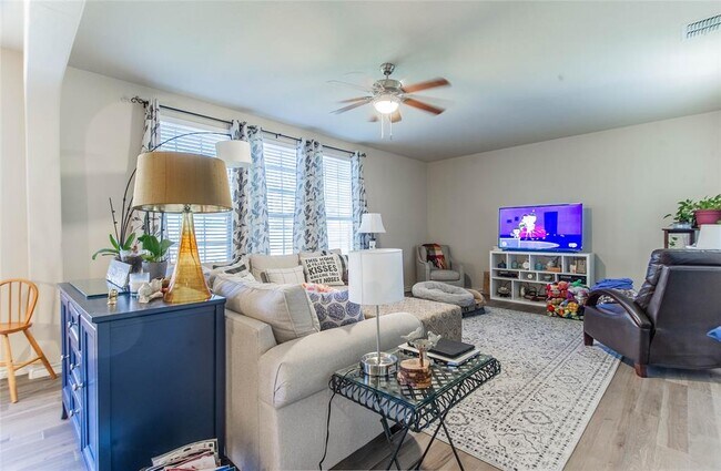 Foto del edificio - 6524 Hickory Hill Dr