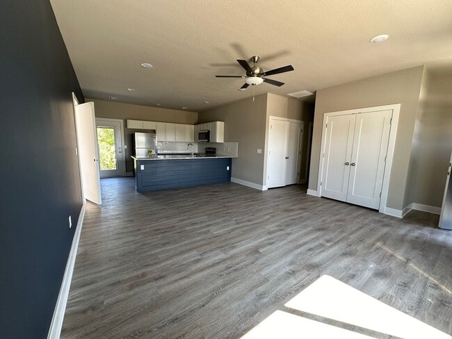 Building Photo - Brand New Duplex - Valley Center  1/2 off ...