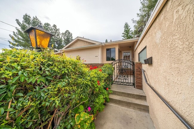 Building Photo - Beautiful Rancho Palos Verdes Home