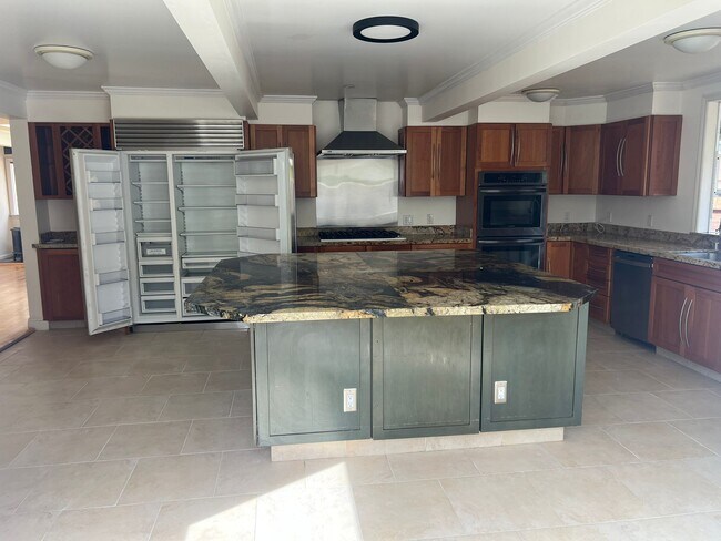 Building Photo - 6 Mount Hood Ct